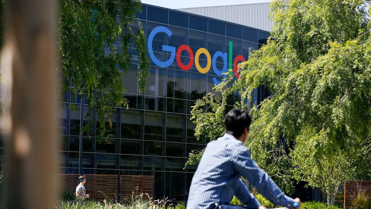 Google renuncia a anuncios políticos